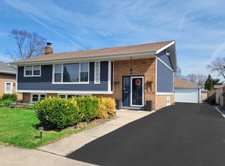 10817 S Oak Park Ave, Worth, IL 60482