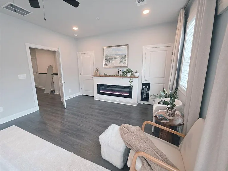 8020 Linfield Way — Photo 19