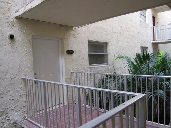 10000 NW 80th Ct APT 2246, Hialeah Gardens, FL 33016