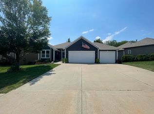2005 Lake Dr, Smithville, MO 64089