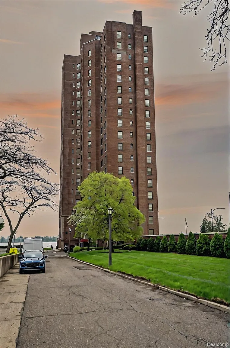 8162 E Jefferson Ave #16A photo 1