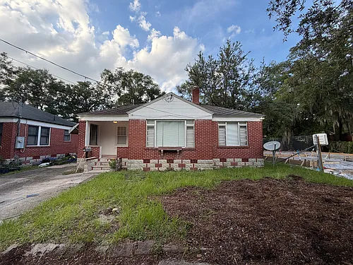 393 E 44th St Photo 1