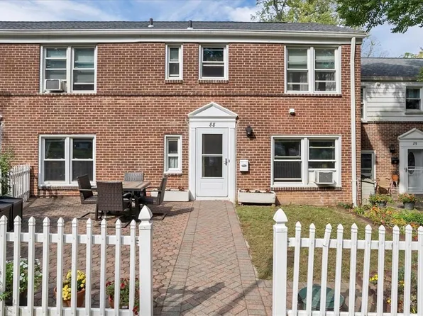 88 Hilltop Acres #88, Yonkers, NY 10704