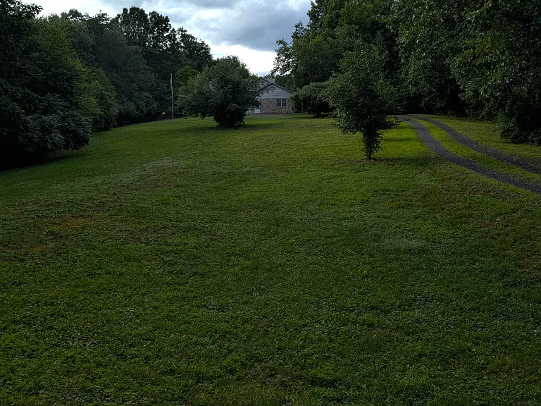 385 Kingsbury Rd — Photo 2