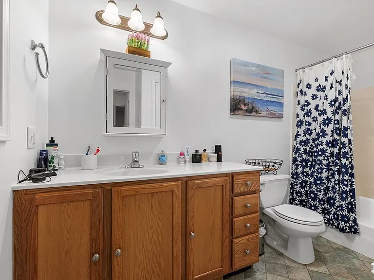 28 Bayview Ave — Photo 15