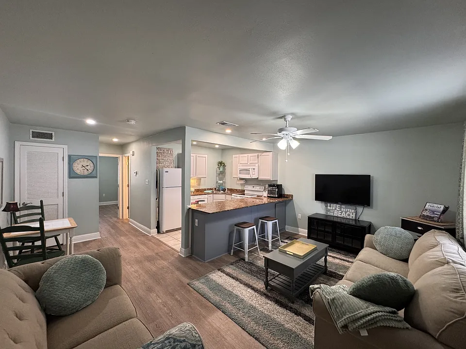 1664 Beach Blvd #1-D70