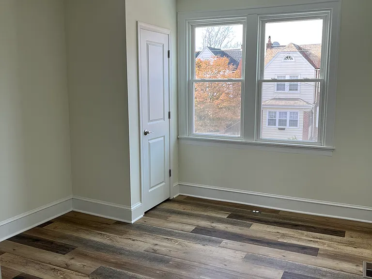 615 W 29th St — Photo 3