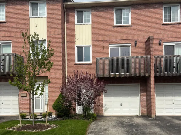 29 Heritage Dr #9, Hamilton, ON L8G 4T4