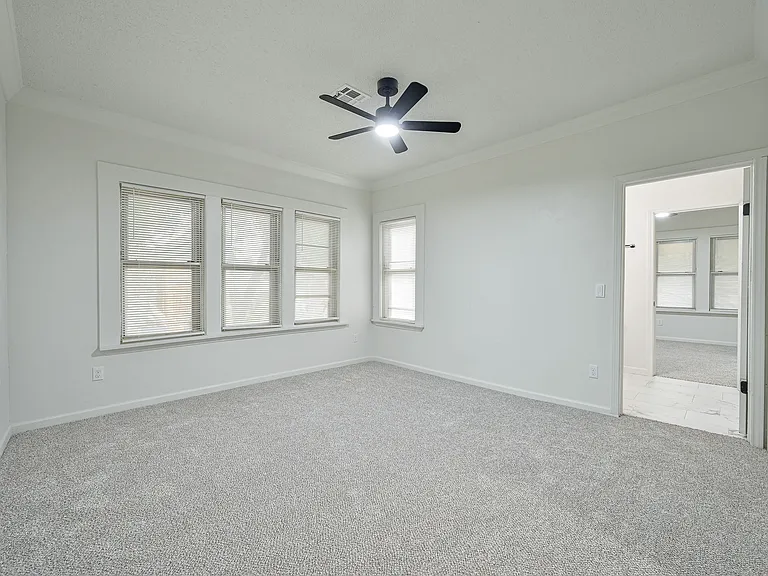 1017 NE 16th St — Photo 33