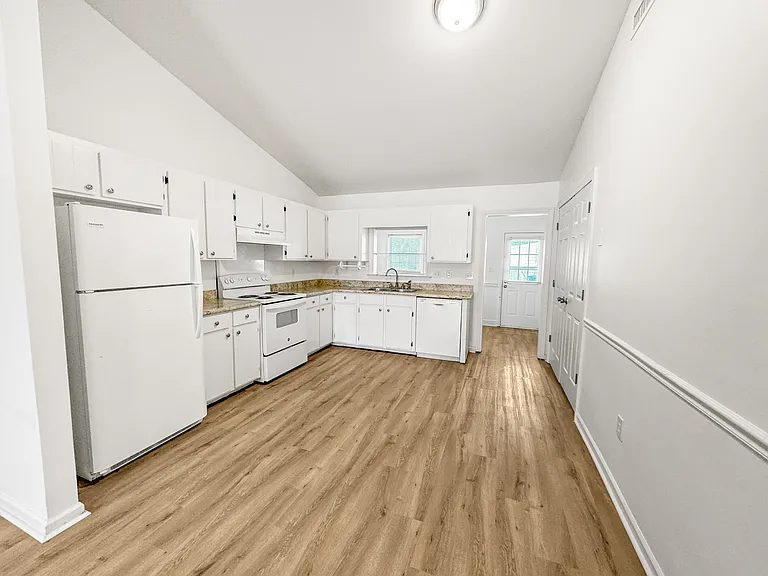 105 Browning Ln — Photo 10
