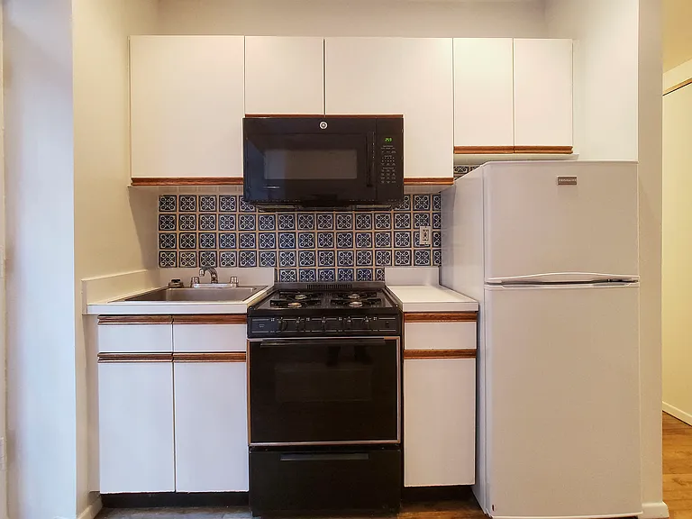 316 E 92nd St #1RC — Photo 2