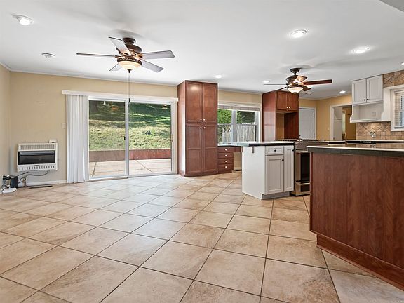 5th image of 217 Yorkshire Dr