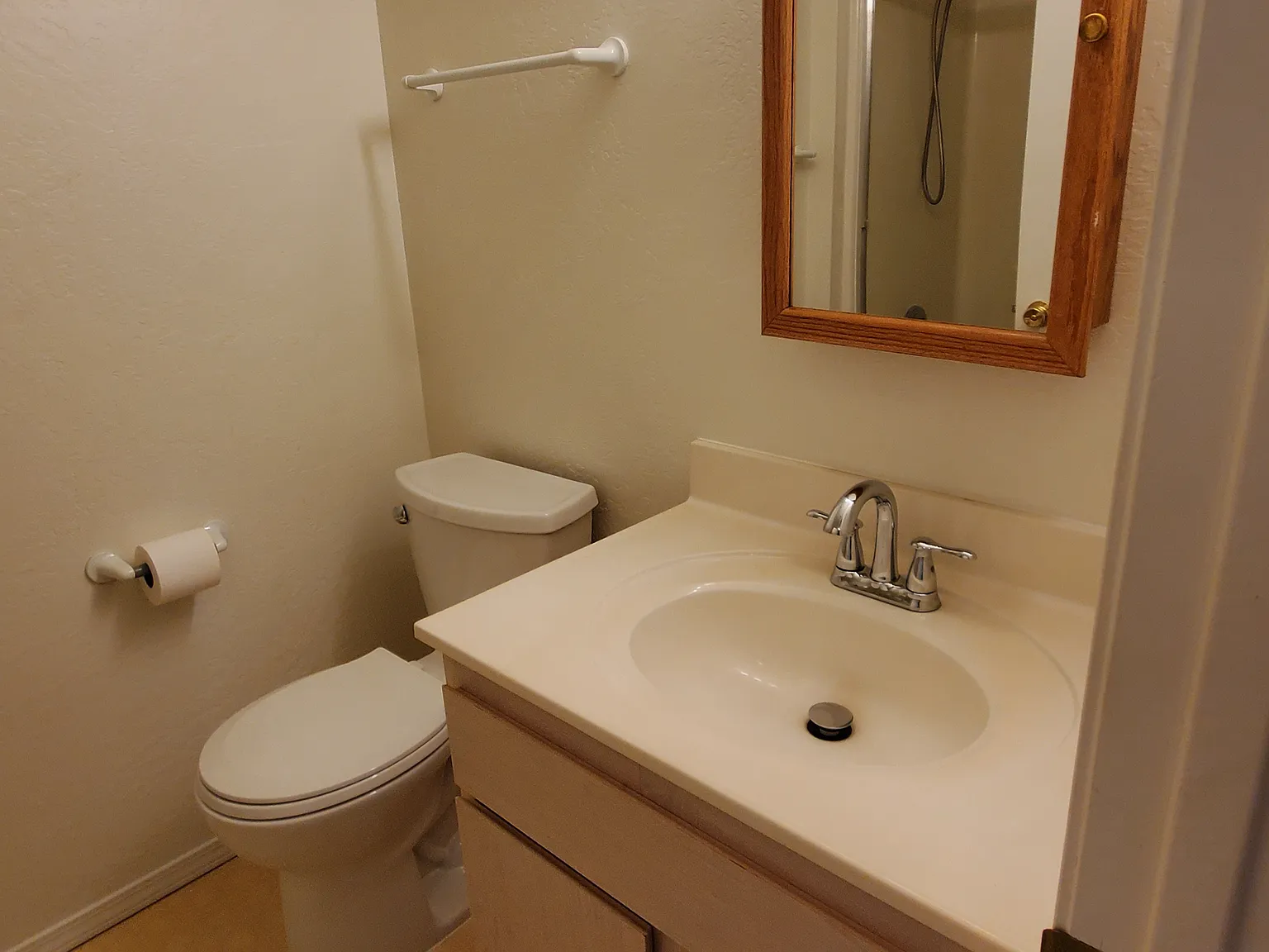 1 bed, 1.5 bath, 700 sqft, $1,200 — Photo 4