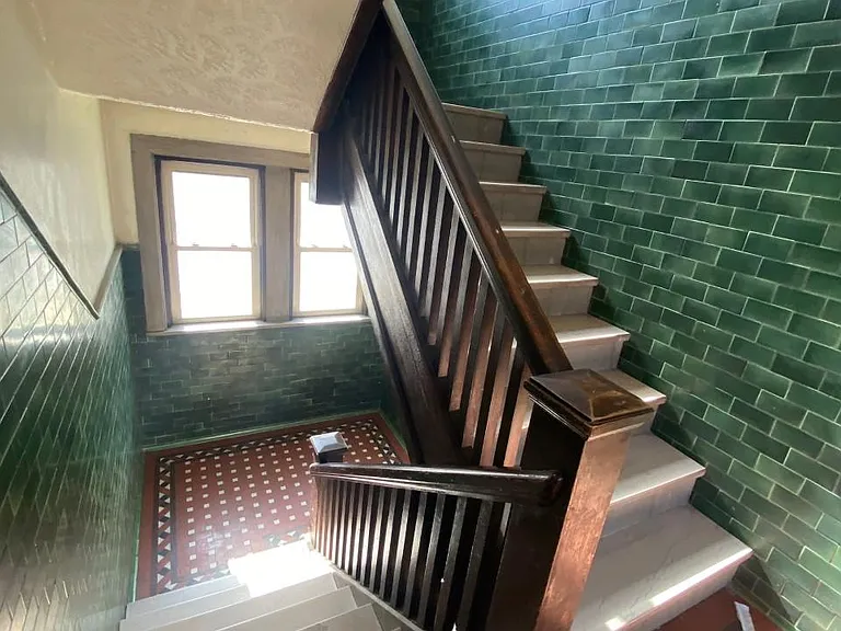 3201 Vine St — Photo 3