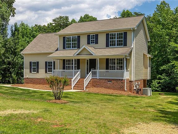 3rd image of 8094 Meadow Springs Pl