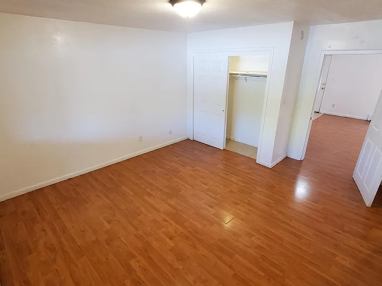 1932 Meadow Dr #3 — Photo 2