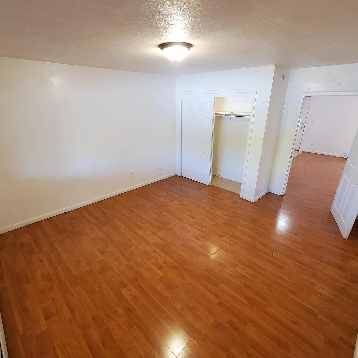 Building Photo - 1932 Meadow Dr #3