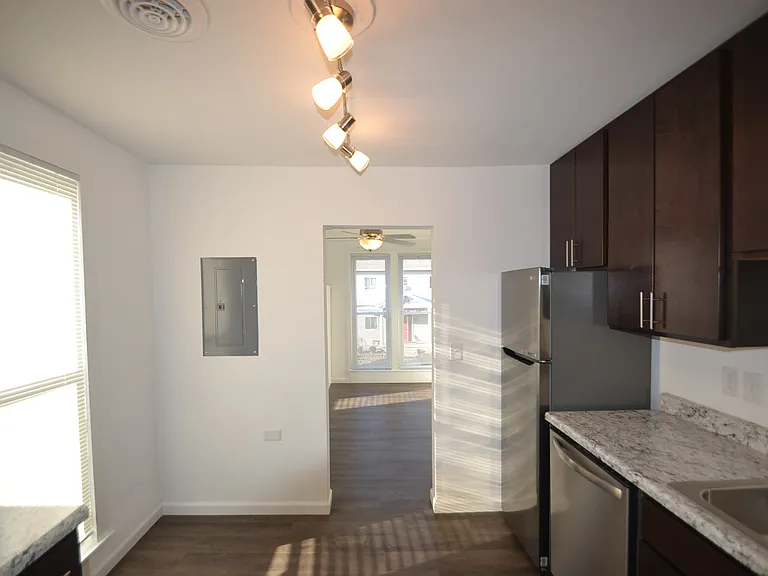 610 Union St #4 — Photo 9