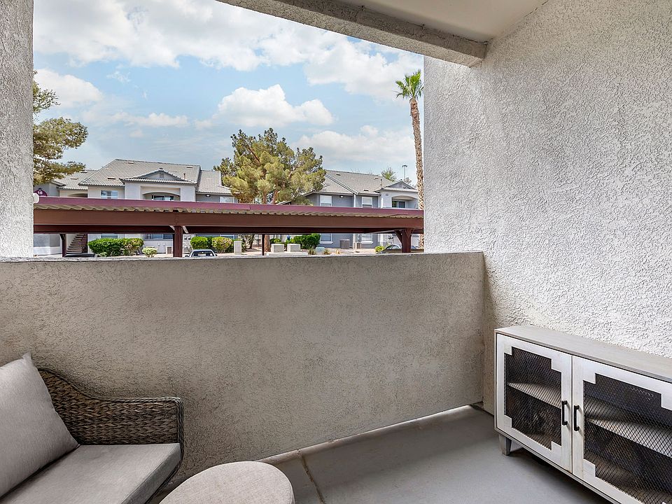 5750 Sky Pointe Dr