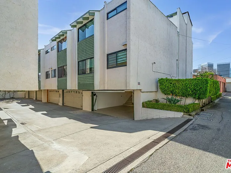 9509 W Olympic Blvd — Photo 44