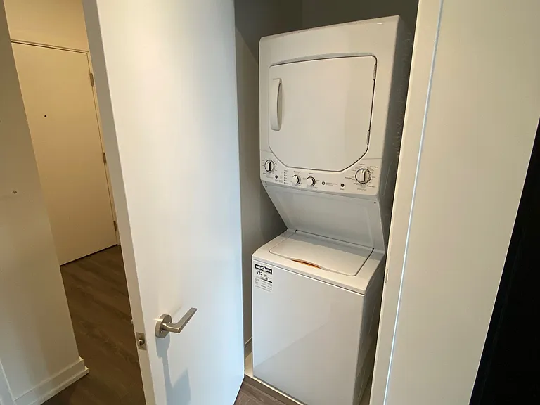 20 Edward St #1018 — Photo 8