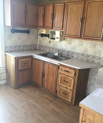 3rd image of 812 Thomas St