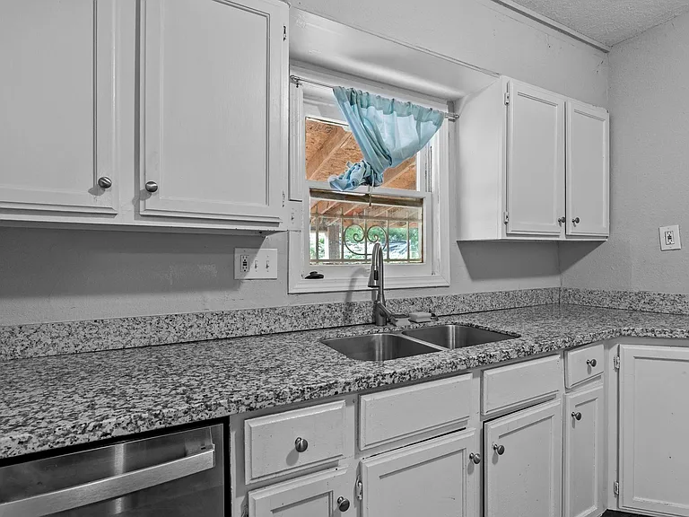 5103 New Orleans St — Photo 16