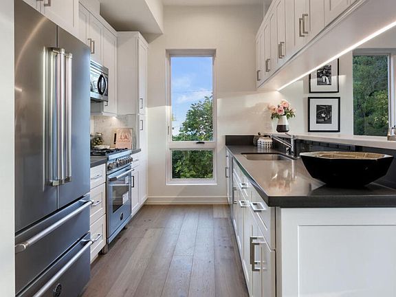 4th image of 1041 N Spaulding Ave Unit 201