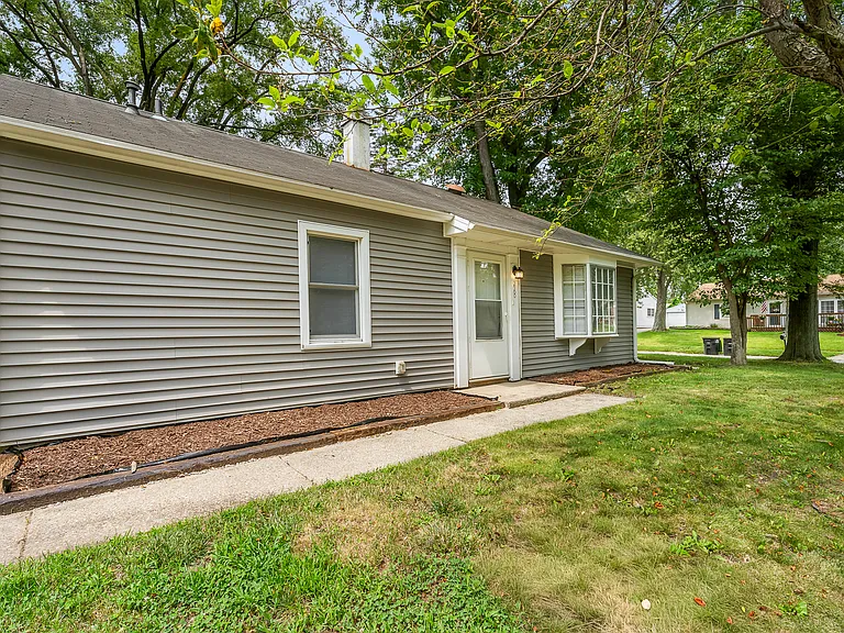 2360 Arrow St — Photo 4