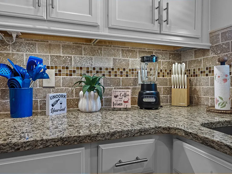 4701 N Kings Hwy #6 — Photo 9