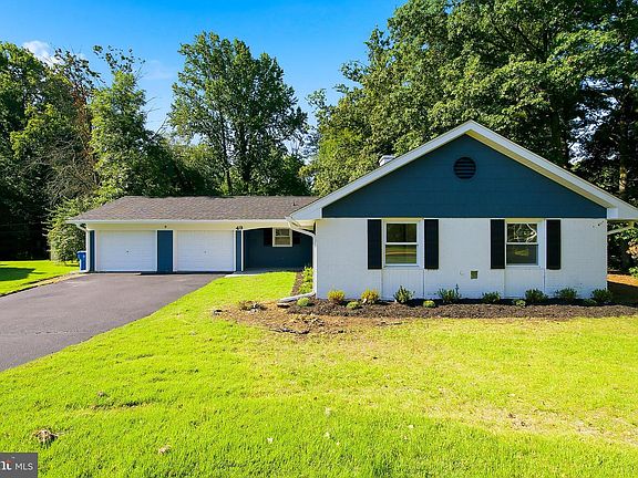 2nd image of 49 Bonnie Ln