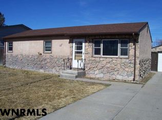 8 Country Club Rd, Gering, NE 69341