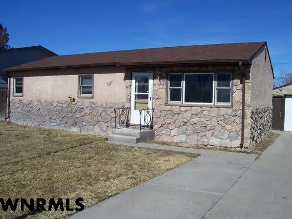 8 Country Club Rd, Gering, NE 69341