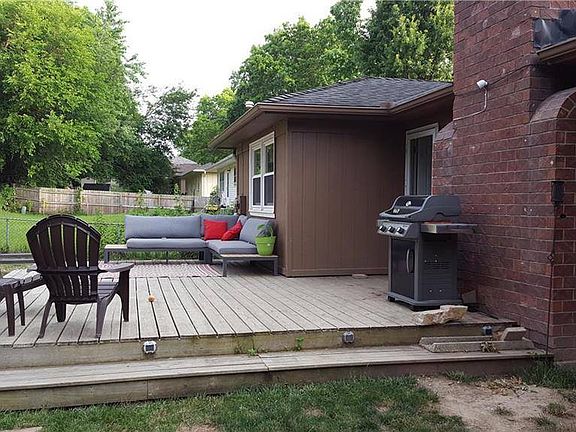 5th image of 2537 N 73rd Pl