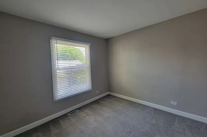 2211 Dorchester Ct — Photo 11