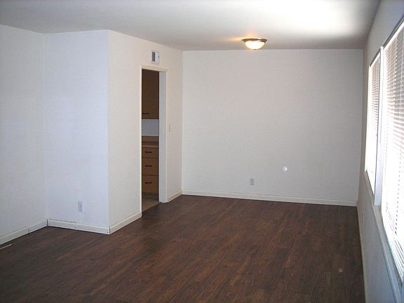 4th image of 2139 Sweetbrier St