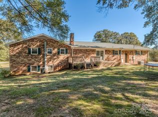409 W Lewis St, Dallas, NC 28034