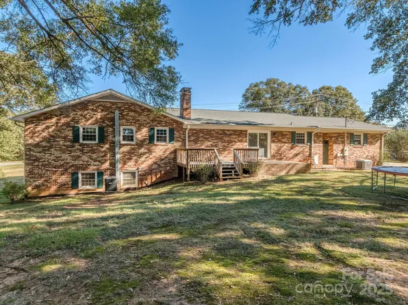 409 W Lewis St, Dallas, NC 28034