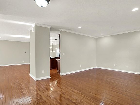 3rd image of 12452 Burke Dr