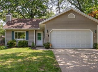 1316 Cambridge Dr SE, Grand Rapids, MI
