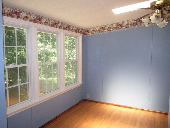 TRIPLE WINDOW DINING