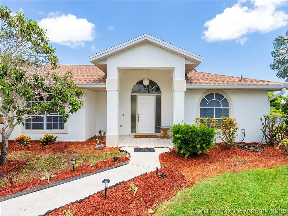 1123 SW Oak Hollow Ct