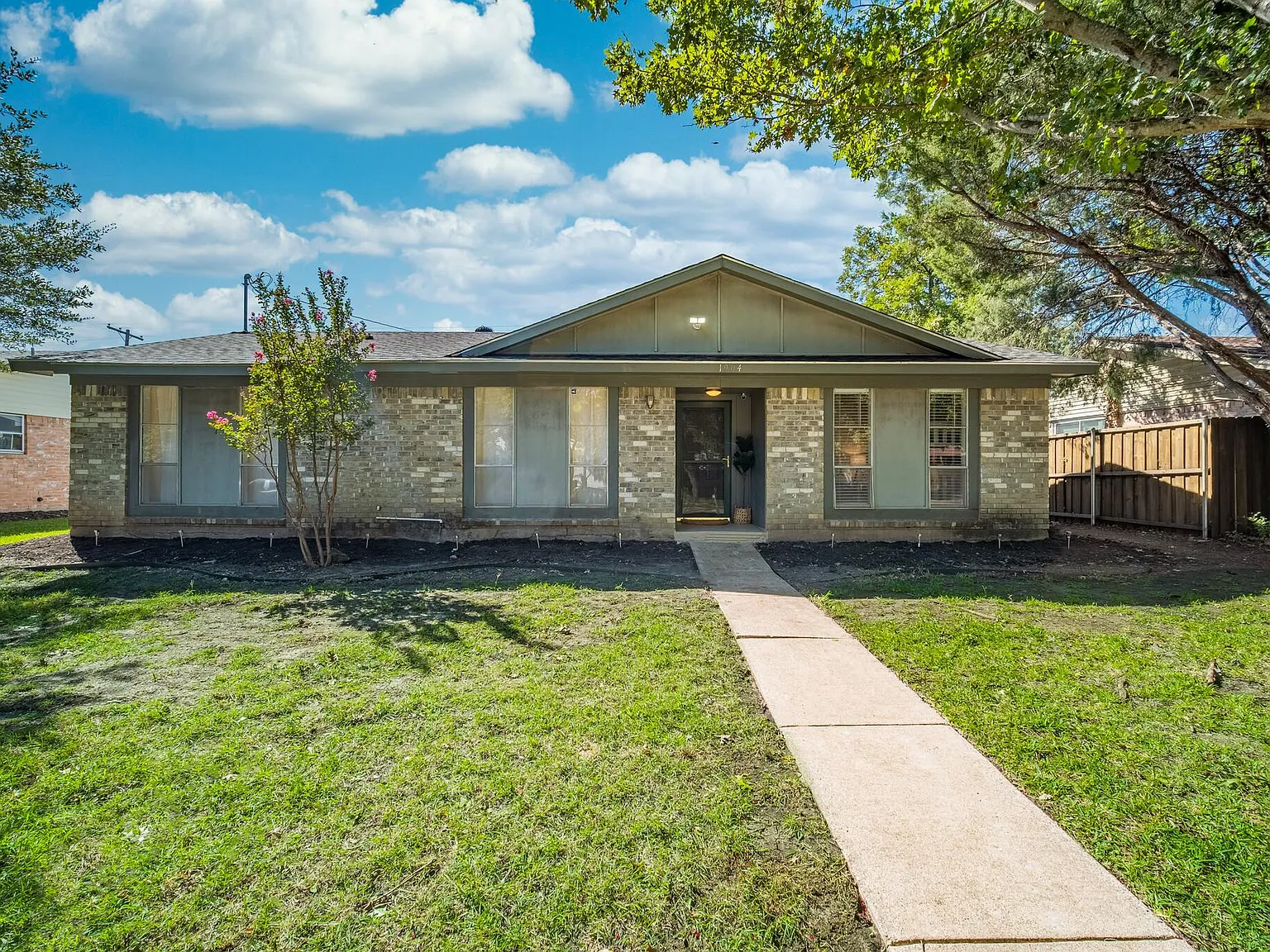 4 bed, 1328 sqft, $3,680 — Photo 2