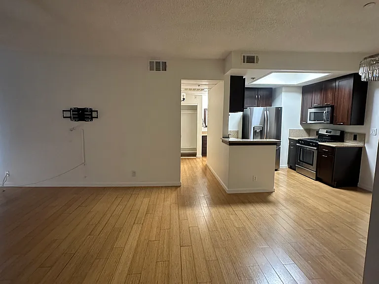 533 S Saint Andrews Pl #312 — Photo 4