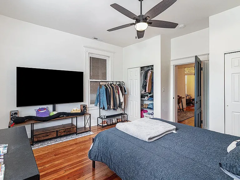 251 W 8th St #2 — Photo 11
