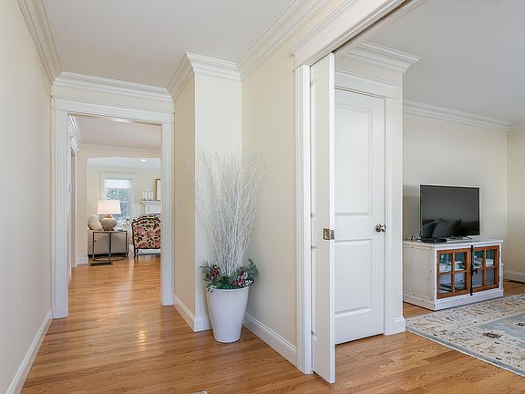 4th image of 86 Stewart Drive #0