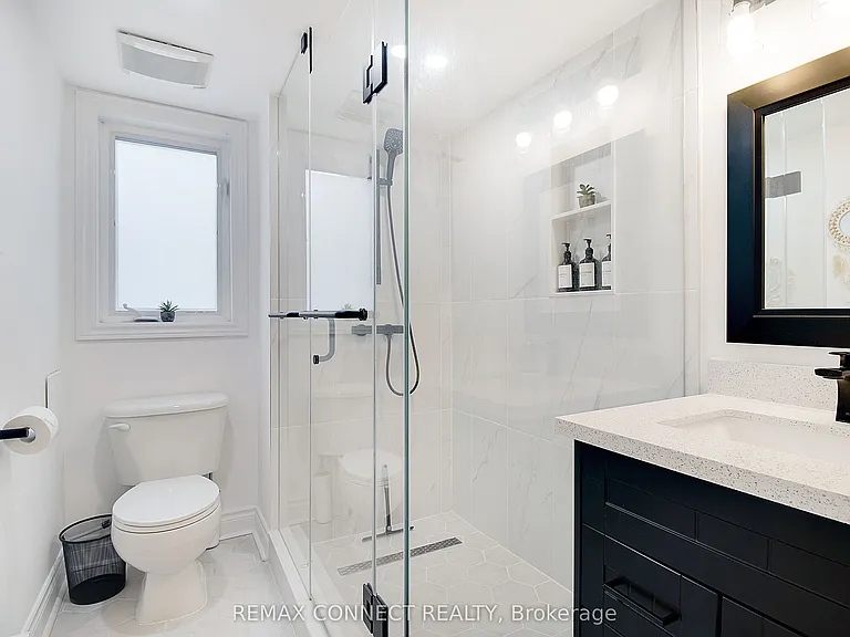 565 Shuter St — Photo 6