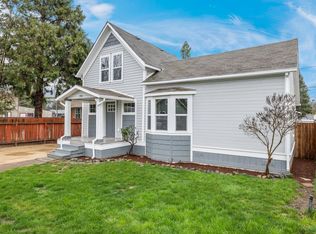 725 SW Burgess St, Grants Pass, OR 97526