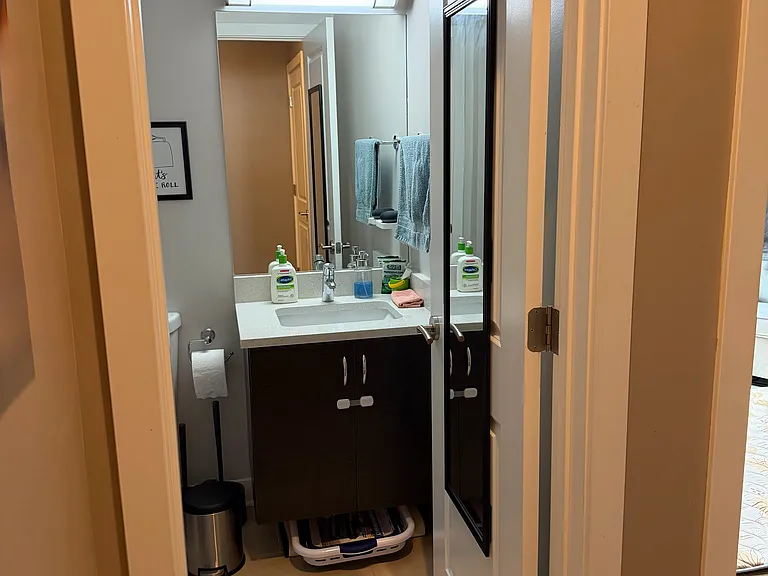 1643 N Rockwell St #2 — Photo 9