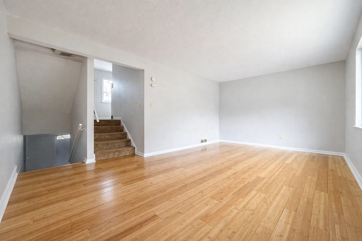 3 bed, 1.5 bath, $1,200 — Photo 3